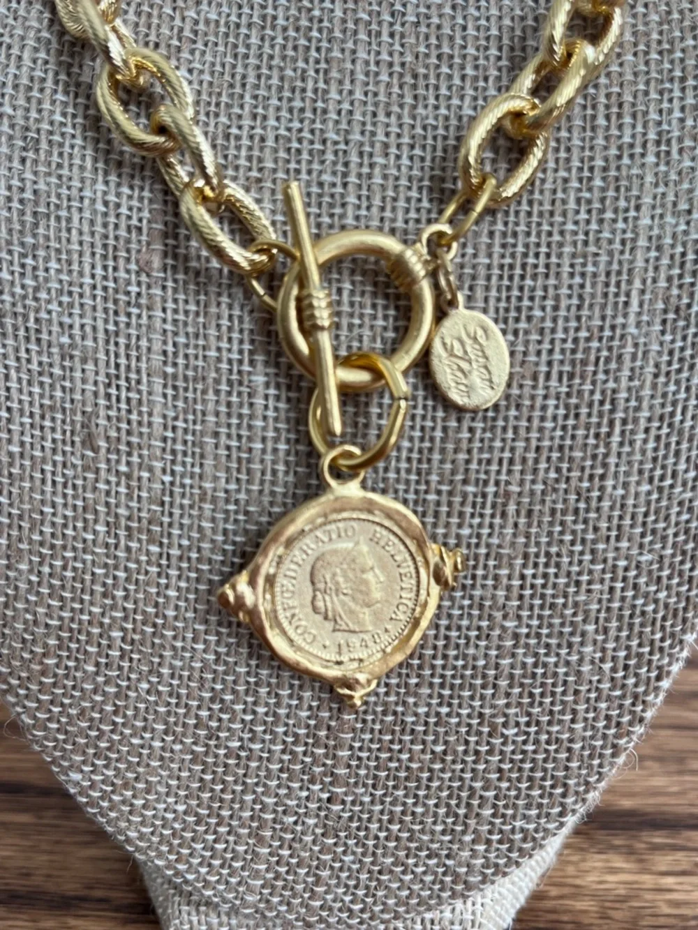 Susan Shaw Coin Toggle Necklace 16 Inch Chain - Picture 2 of 5